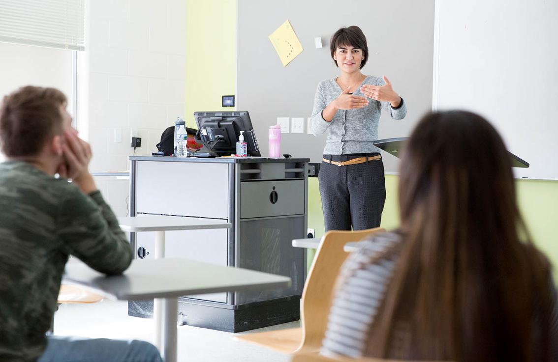 Longwood professor teaching students in class