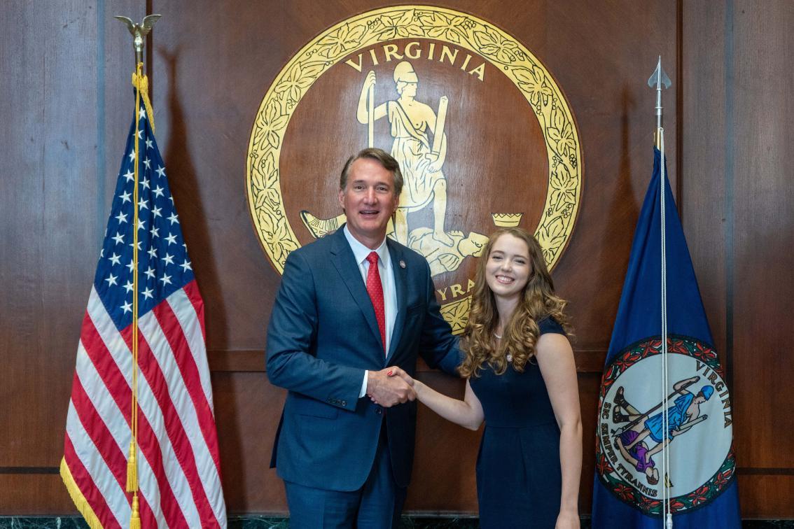 Tess Robertson ’25 meets Governor Glenn Youngkin, credit: Christian Martinez, Office of Governor Glenn Youngkin